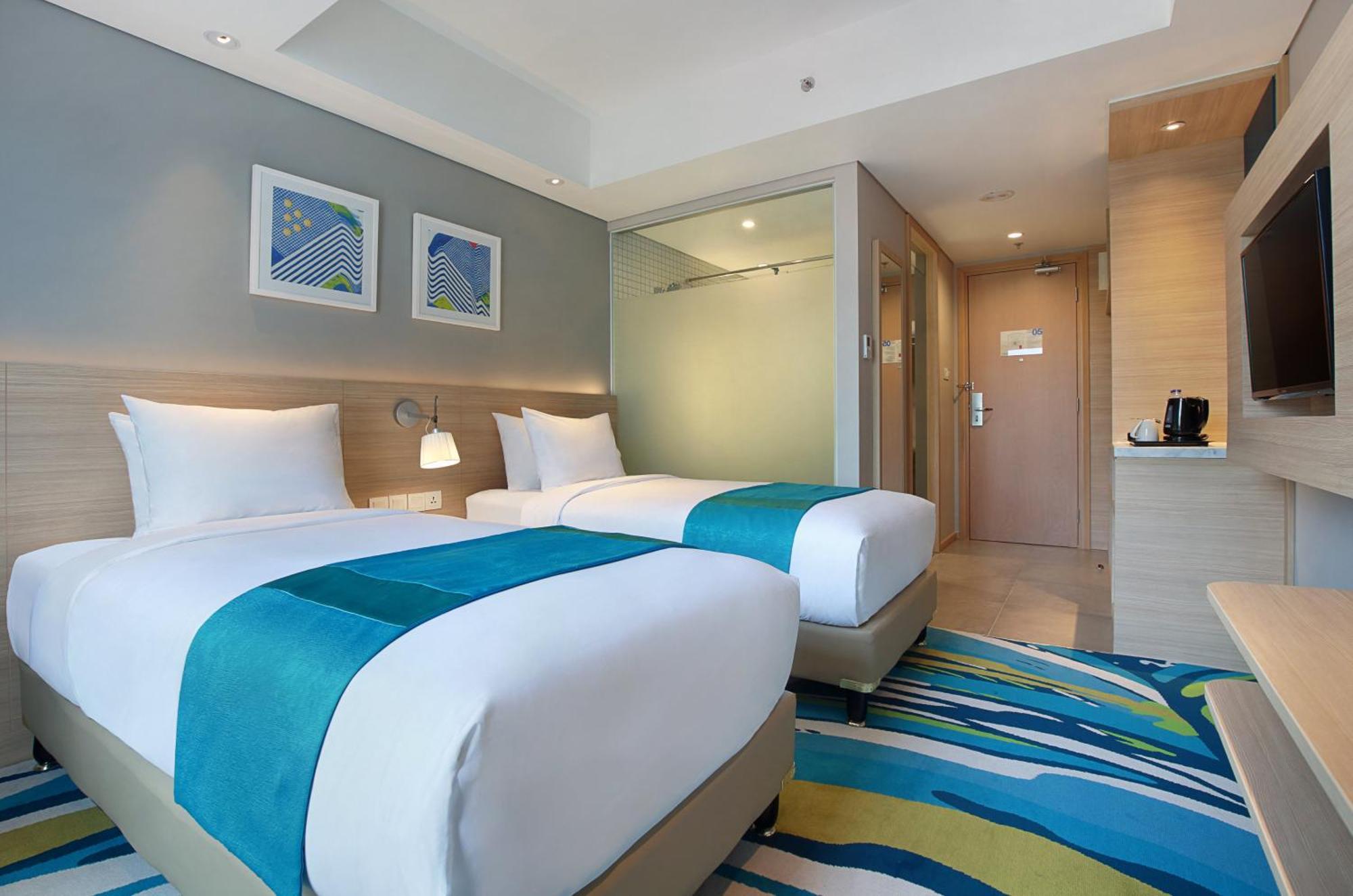 Holiday Inn Express Jakarta Wahid Hasyim By Ihg Exterior foto